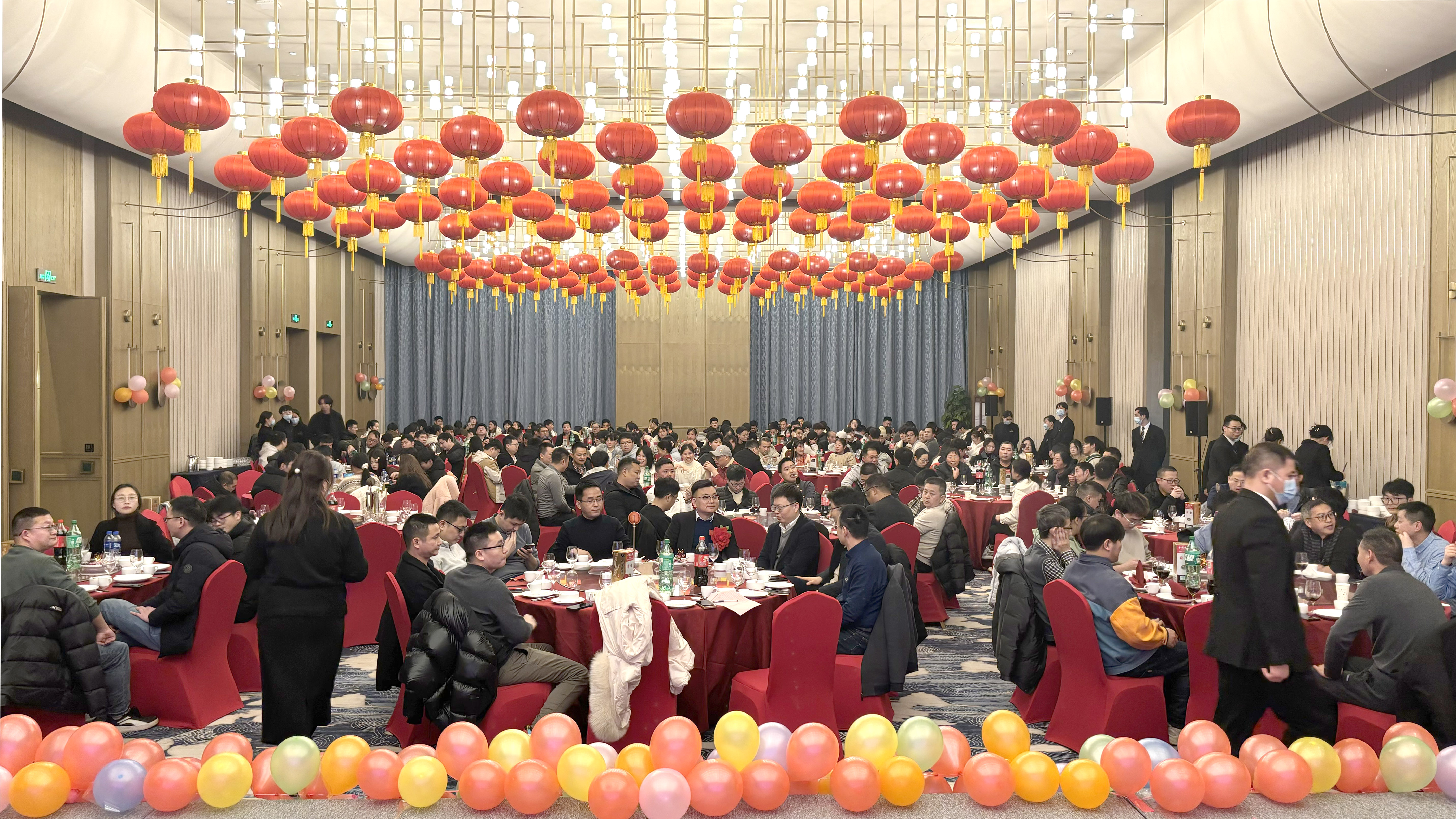 乘风破浪创佳绩 继往开来铸辉煌  萨瑞微2023年度表彰大会暨2024年迎春晚会胜利召开